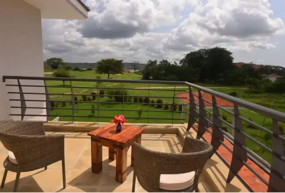 3 Bedrooms Cottage with balcony
