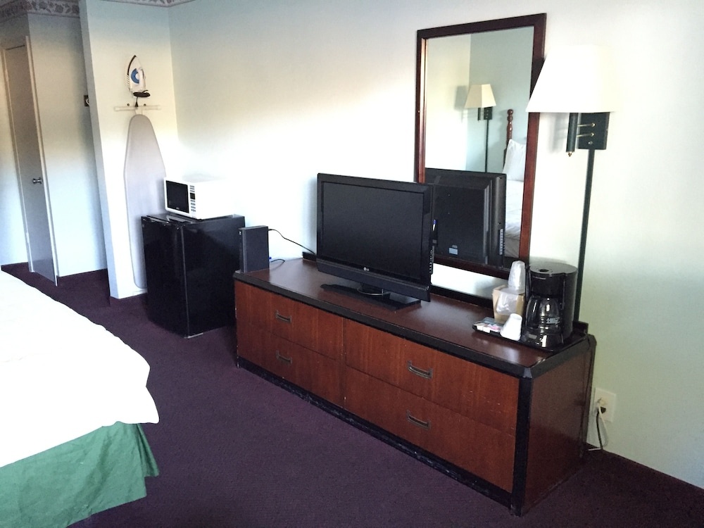 Budget Inn — 2