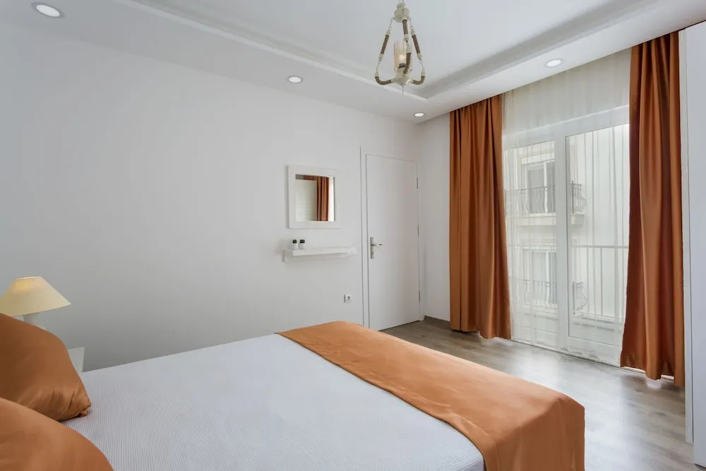 3 Bedrooms Apartment