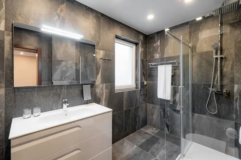 1 Bedroom Apartment with park view