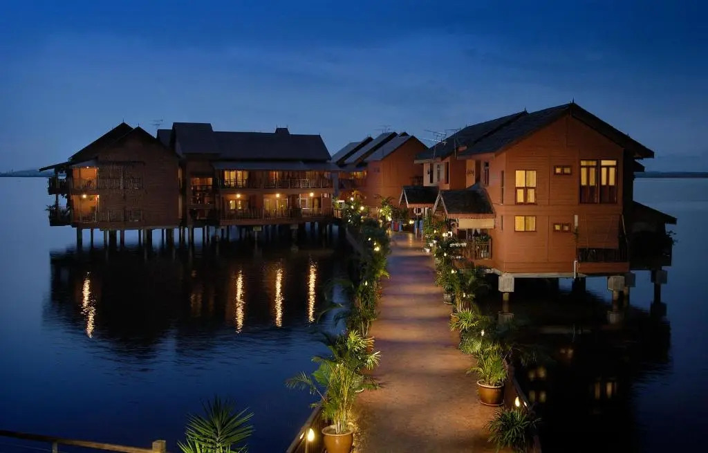 Bukit Merah Laketown Resort