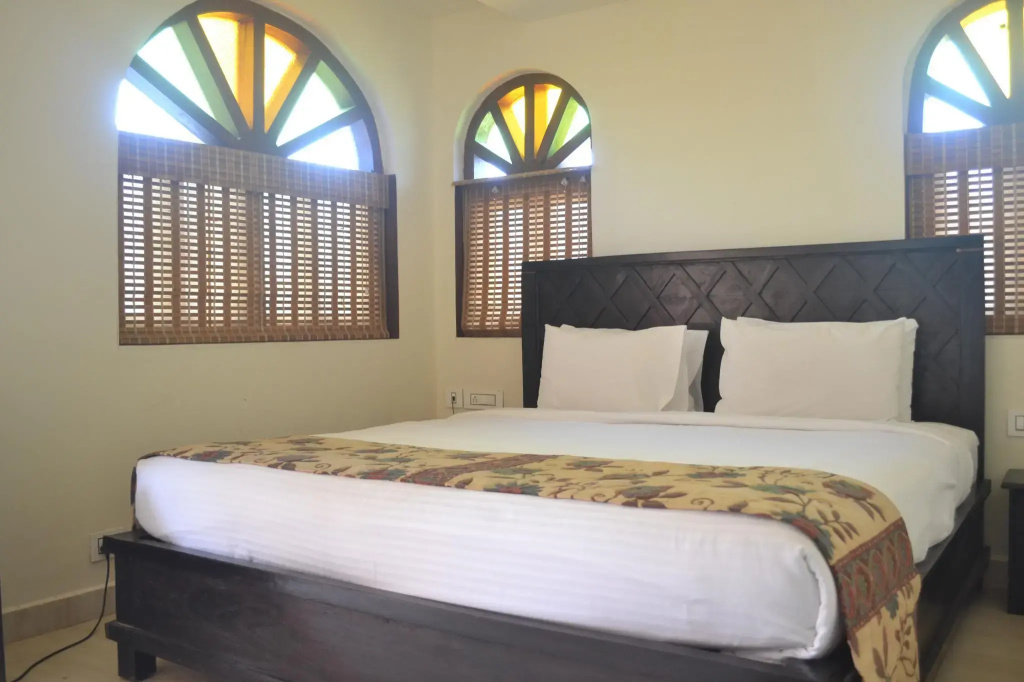 Deluxe room with land view