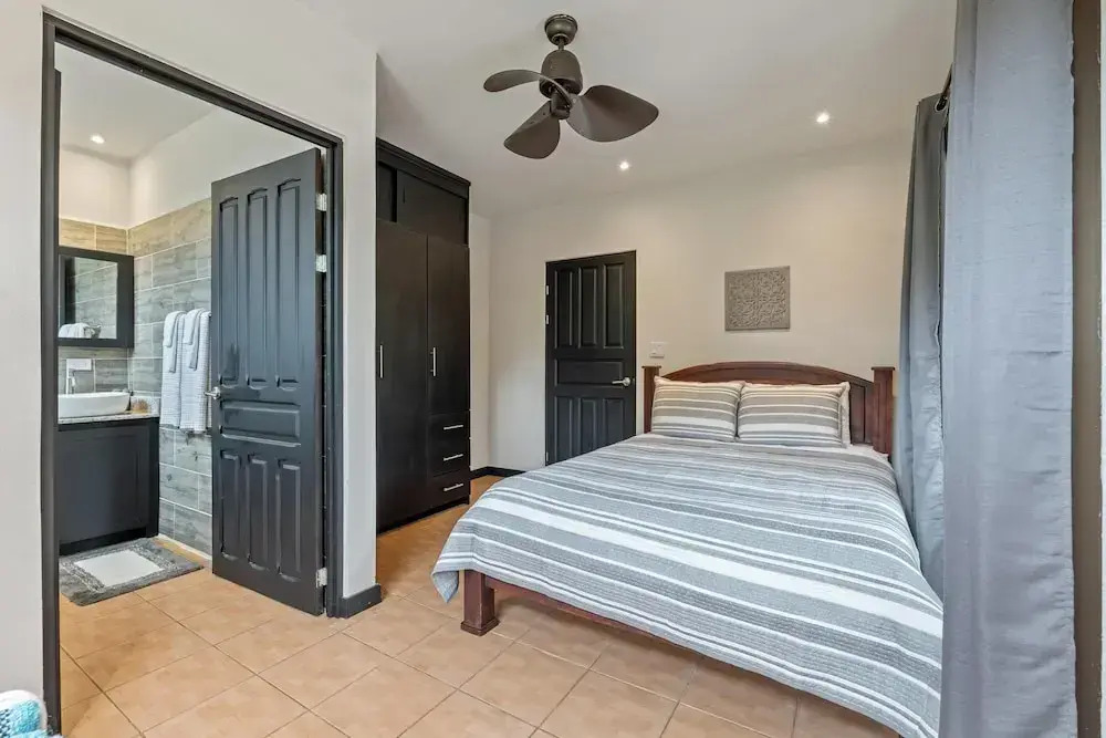 Relaxing 2 BR  Beach & Pool  Condo Unit2 - фото 4