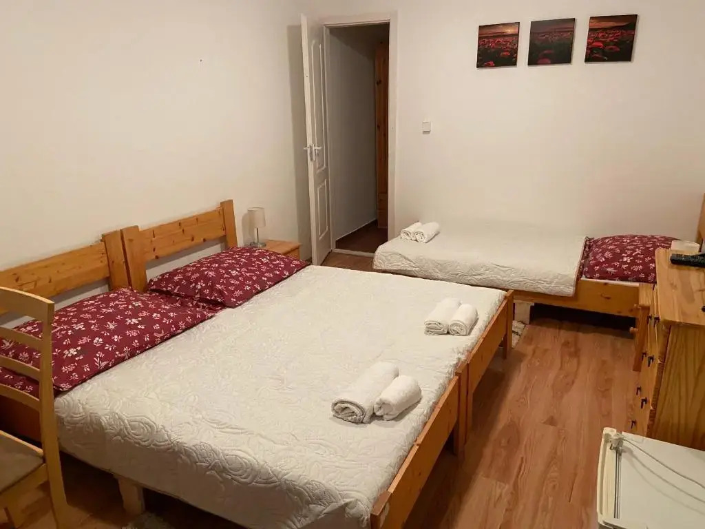 標準雙人房，配有大床