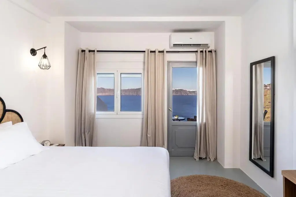 Deluxe Double room with sea view (full double bed)