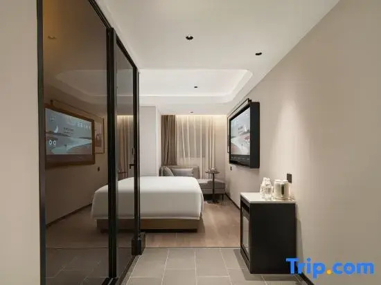Superior Double room with city view (full double bed)