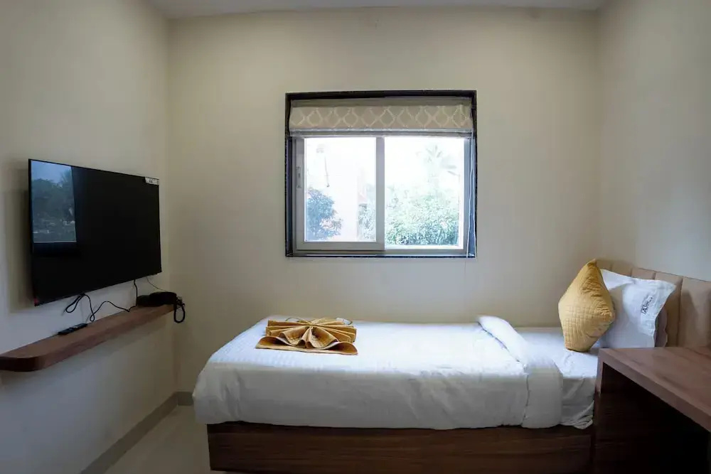 Deluxe Single room (single bed)