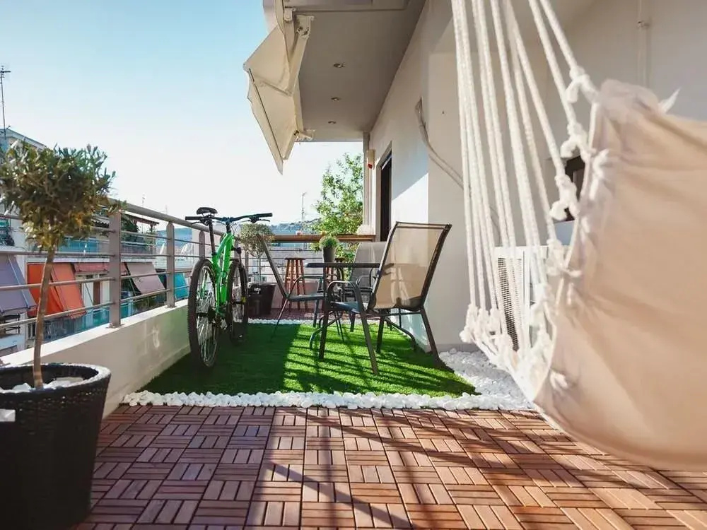 Modern Athens Flat / 5minmetro / Balcony