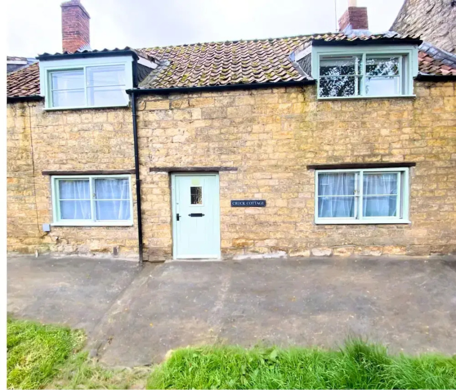 Cruck Cottage