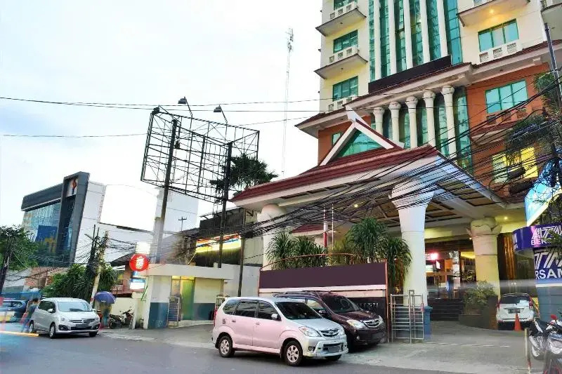 ZEN Rooms Near Grand Indonesia Mall