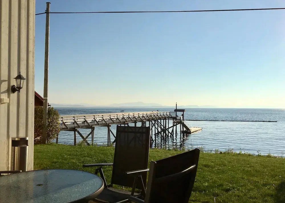4 Bedrooms Cottage with balcony and beachfront