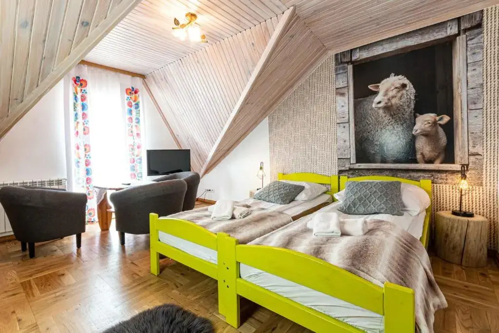 Standard Triple room with balcony