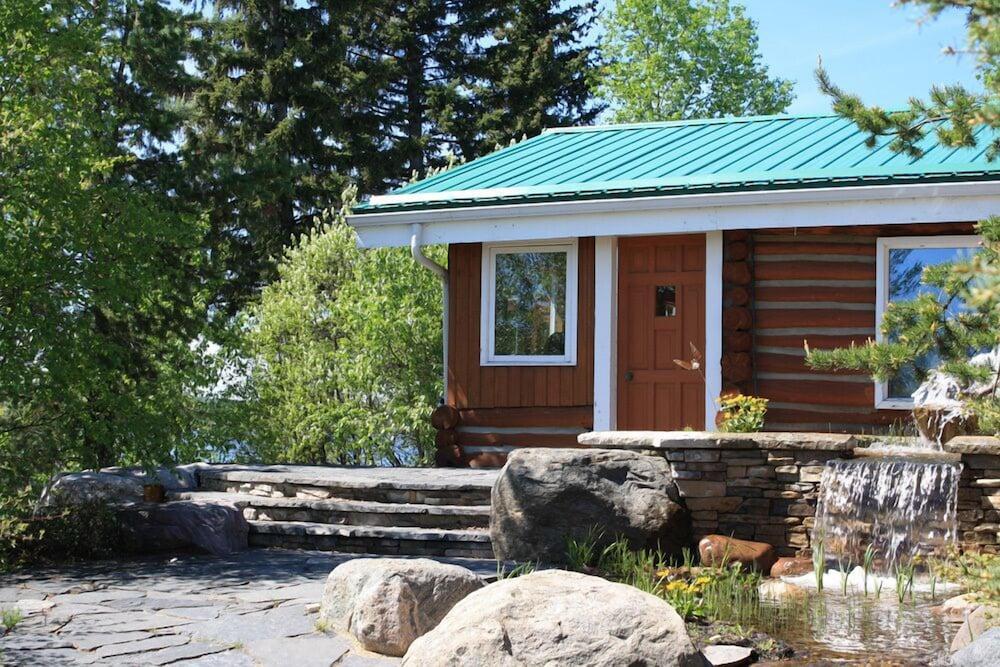 Christina Lake Lodge