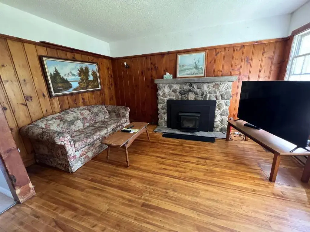 4 Bedrooms Cottage
