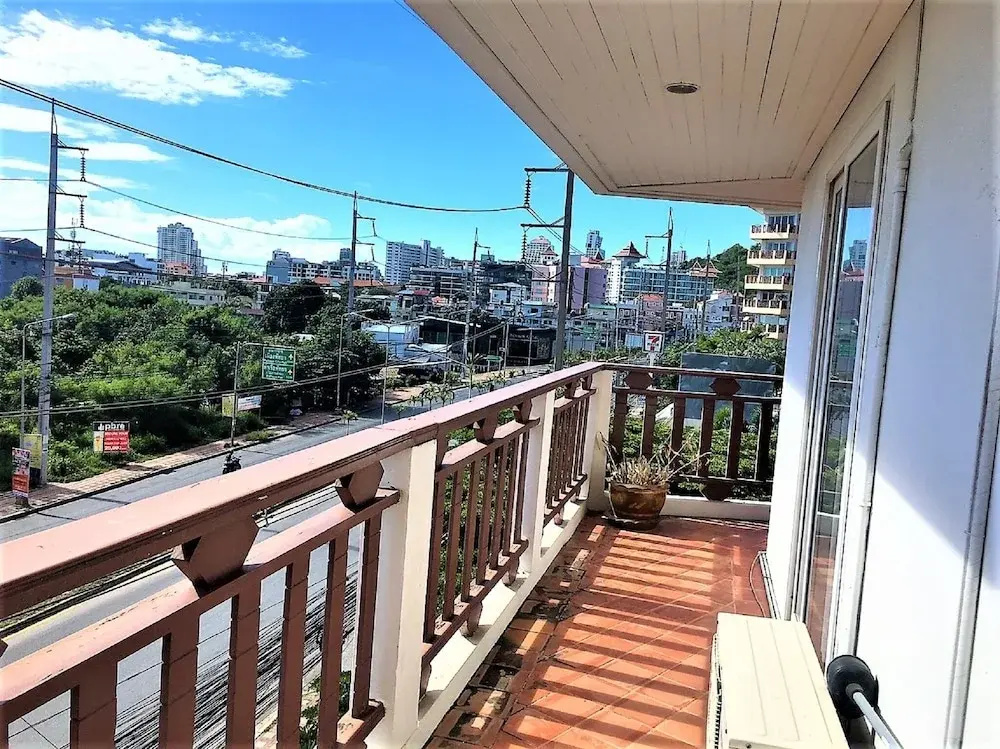 Royal Hill Resort Pattaya Corner Condo With sea & Pool Views