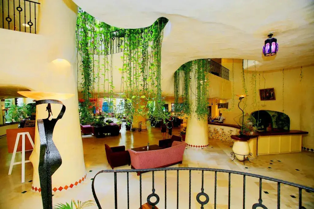 Lobby & Reception