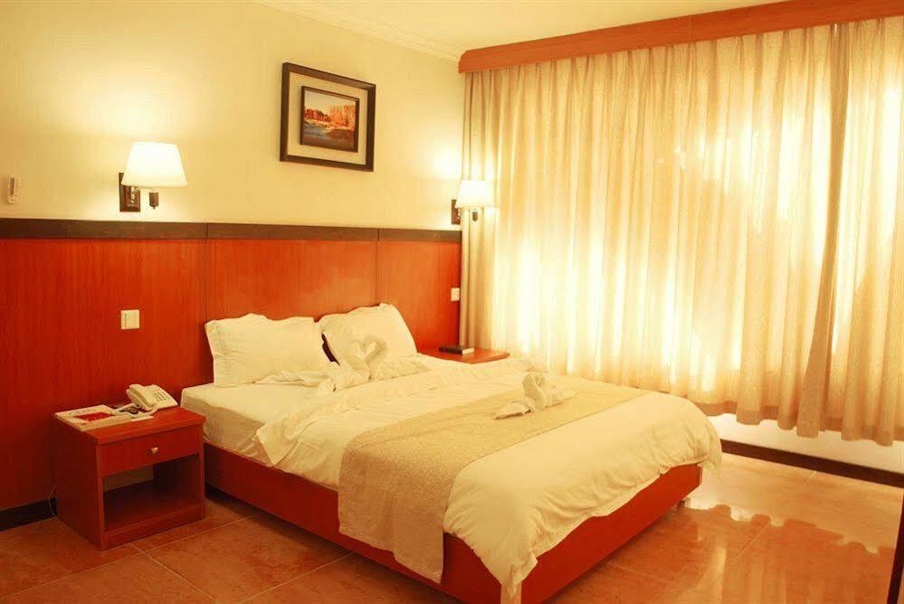 The Orchard Cebu Hotel & Suites