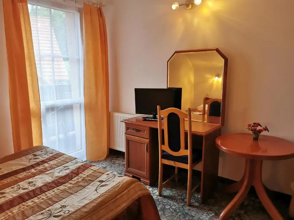 Standard Double room with balcony (full double bed)