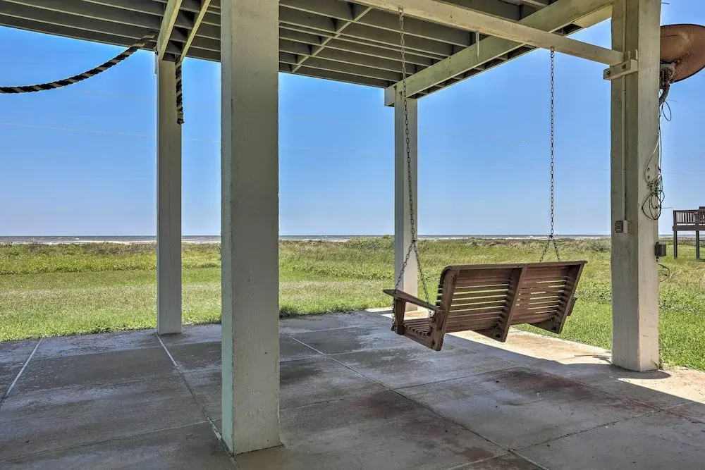 Oceanfront Galveston Home - Walk to Beach!