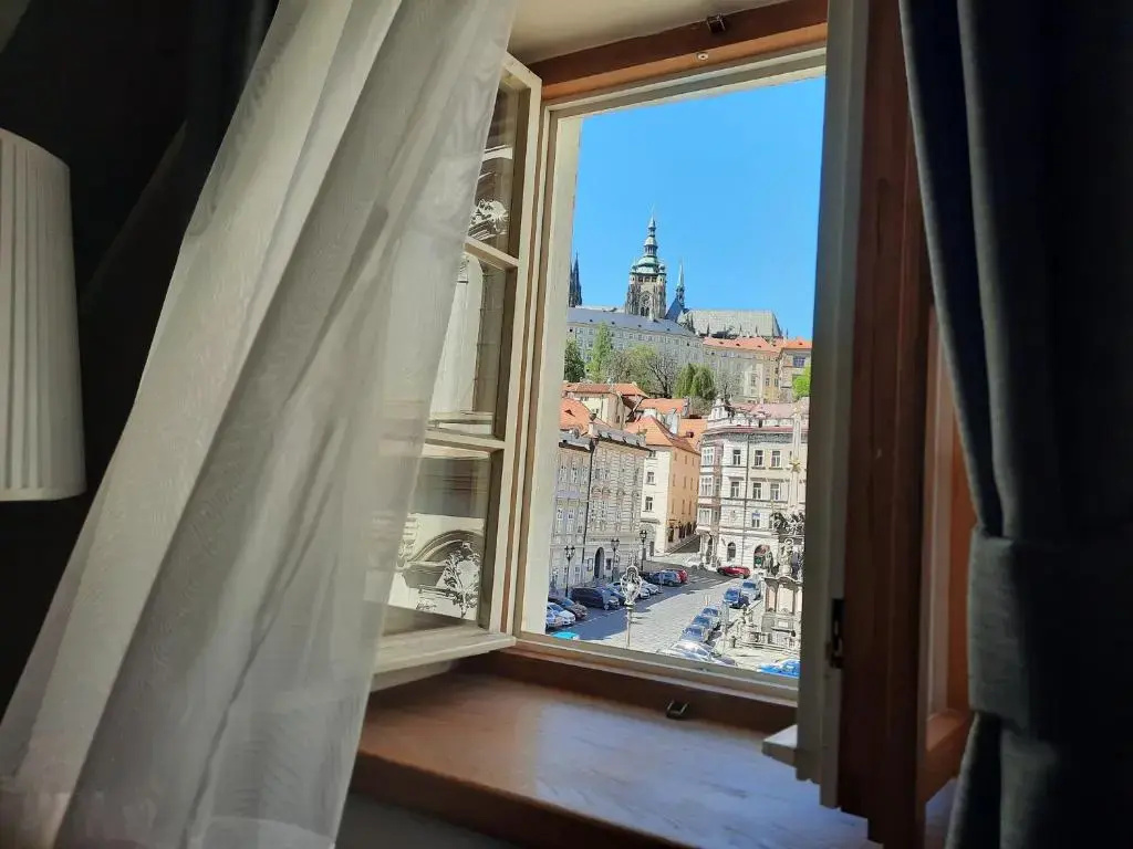 2 Bedrooms Attic Apartment