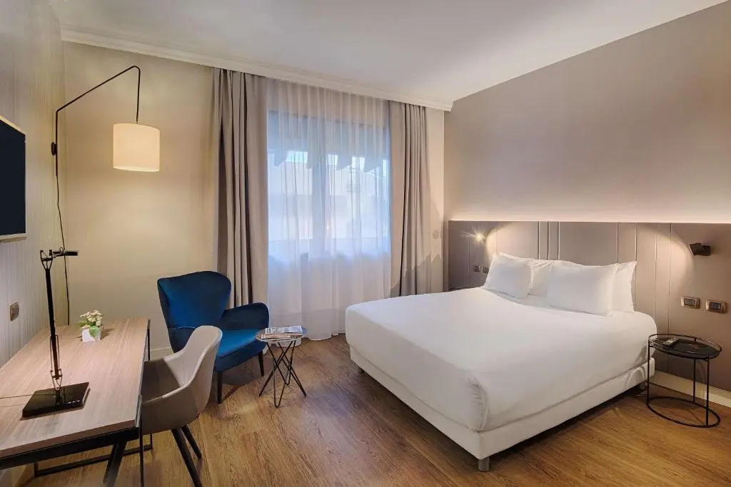 NH Roma Villa Carpegna Room Type - Superior Double room (full double bed)