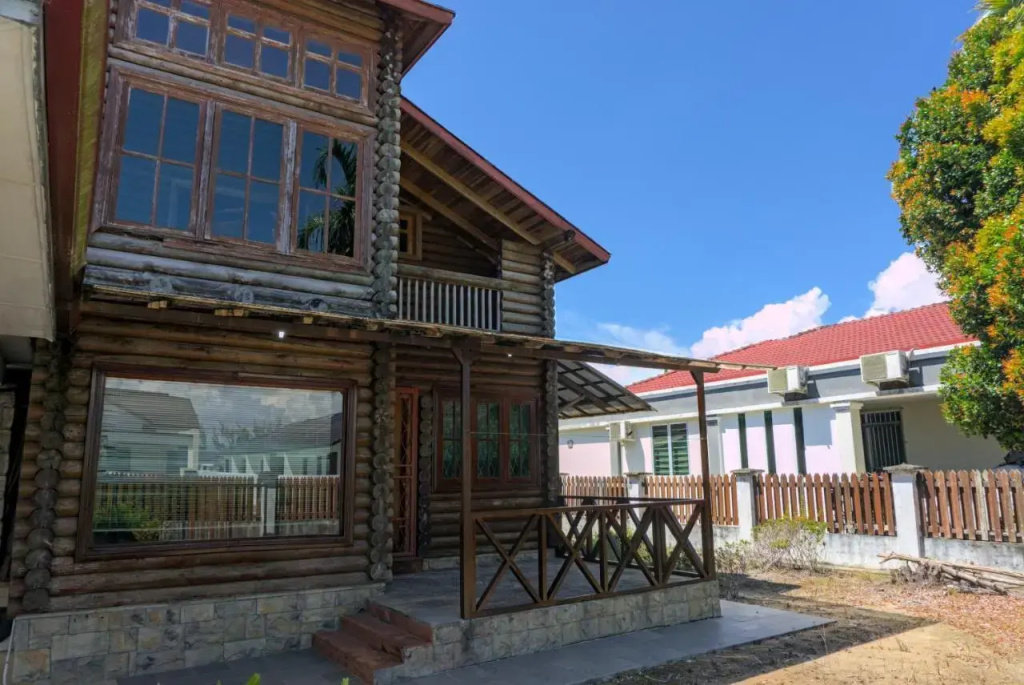 Log Cabin House