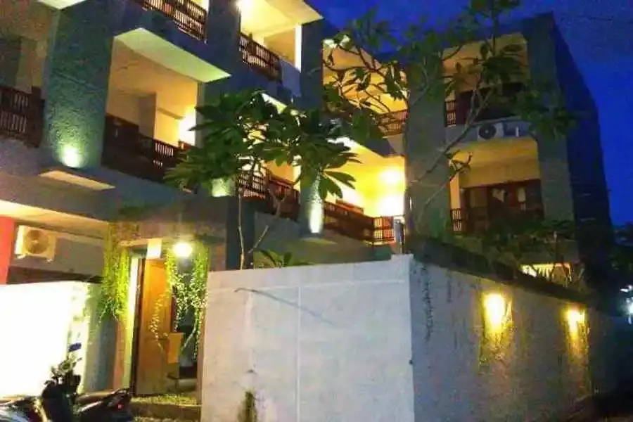RedDoorz At Kerobokan Seminyak 2
