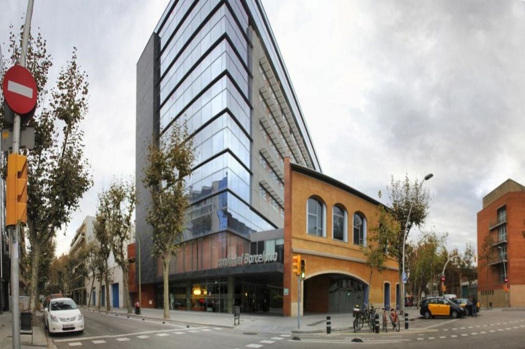 Hotel ILUNION Barcelona picture