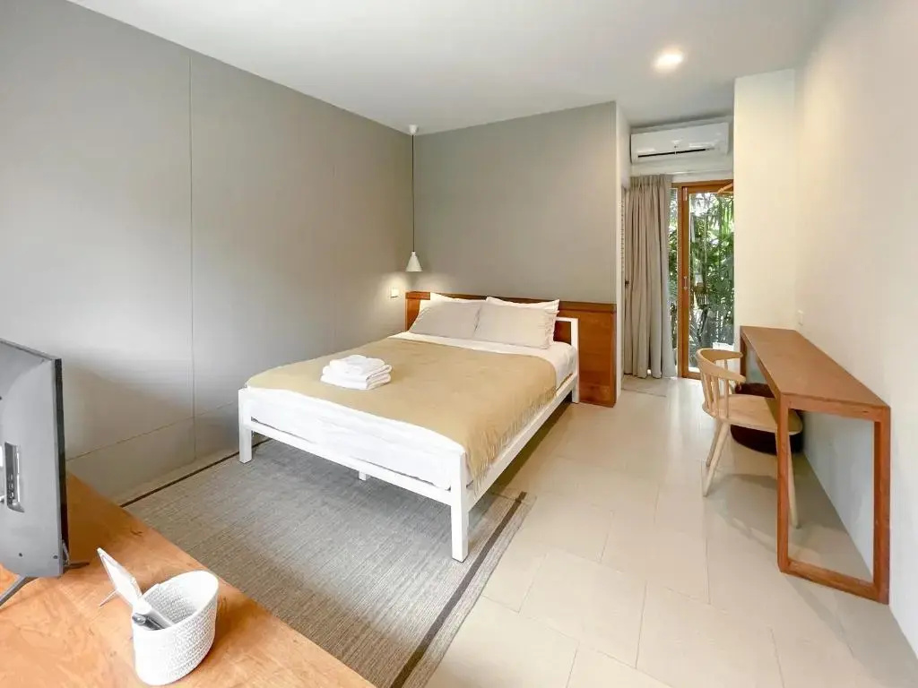 Standard Double room with pool view (full double bed)