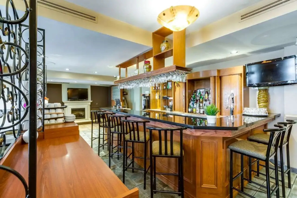 Monte Carlo Inn Oakville Suites - Général
