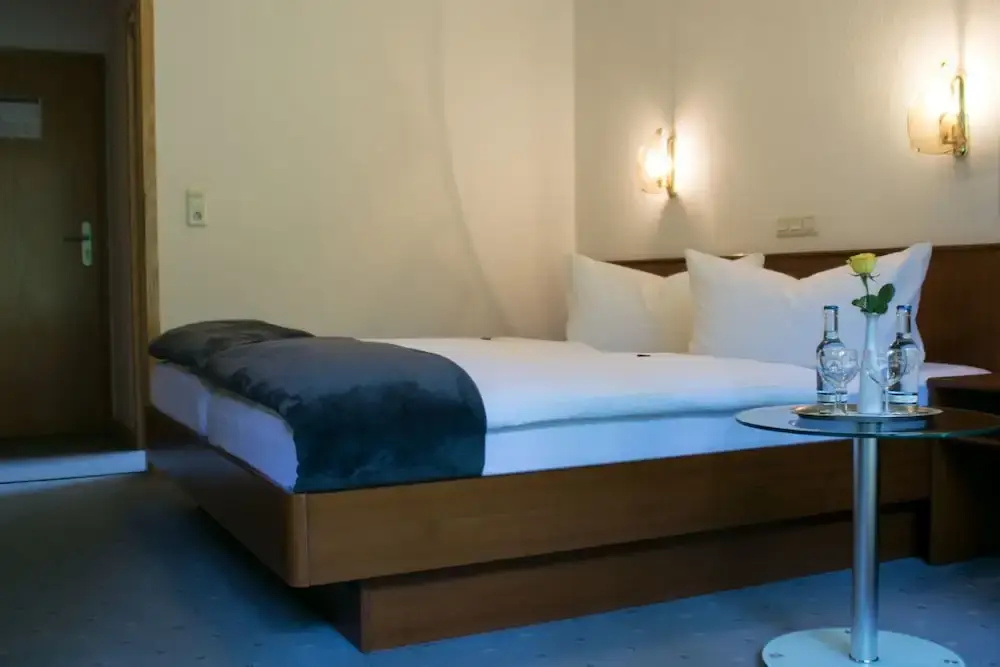 Standard Single room with balcony (single bed)