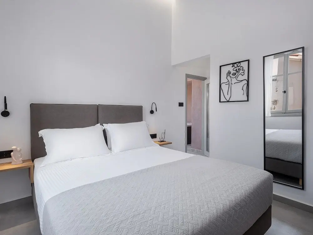 Standard Double room with city view (full double bed)