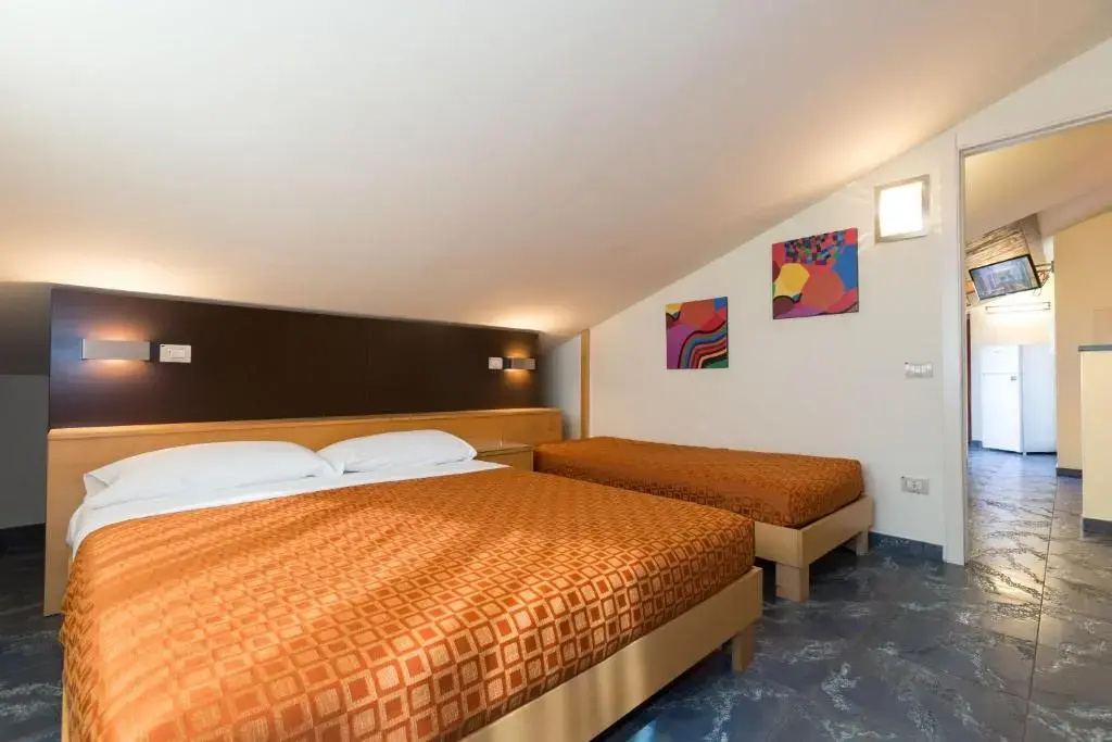 2 Bedrooms Apartment