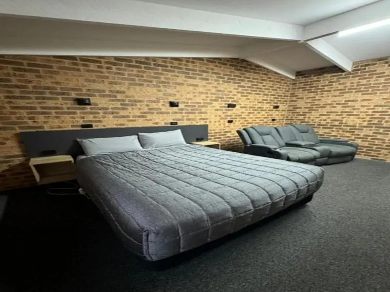 Clock Tower Motor Inn — 3