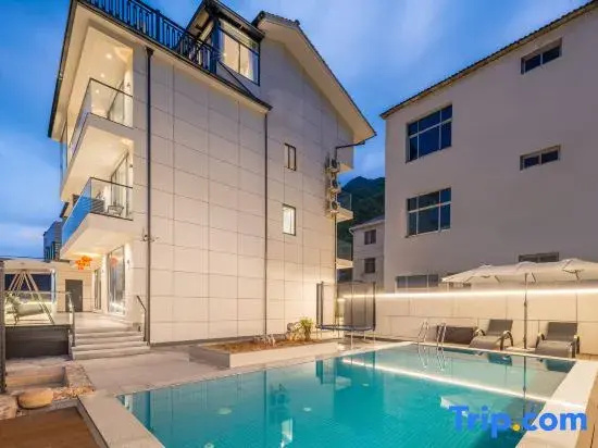 Chuanye Mountain Stream Tracing · Starry Sky Pool Vacation Apartment