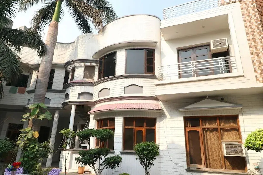 Unique House by OYO Rooms