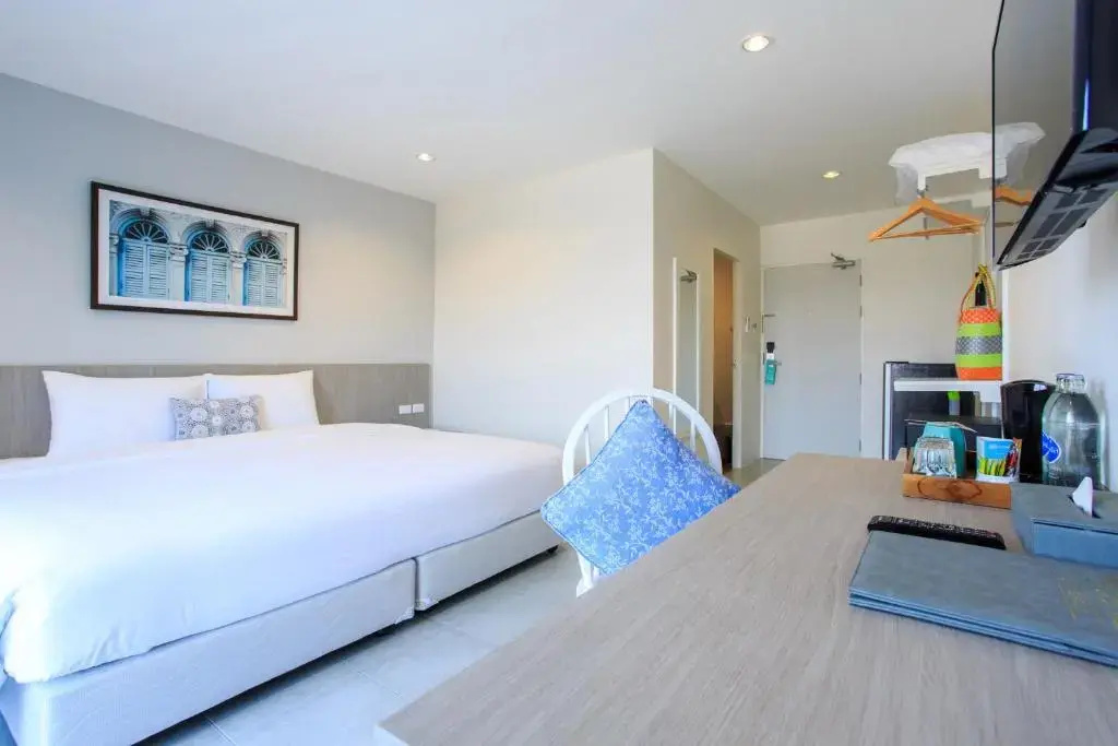Deluxe Double room (full double bed)