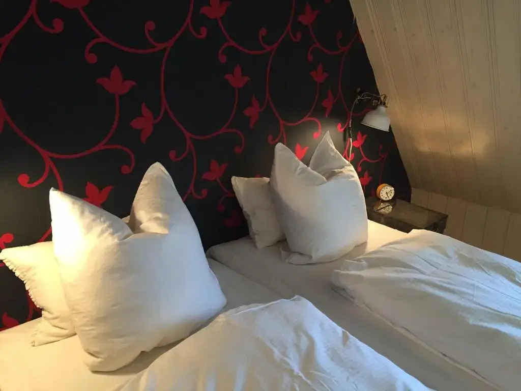 Deluxe Double room with garden view (full double bed)