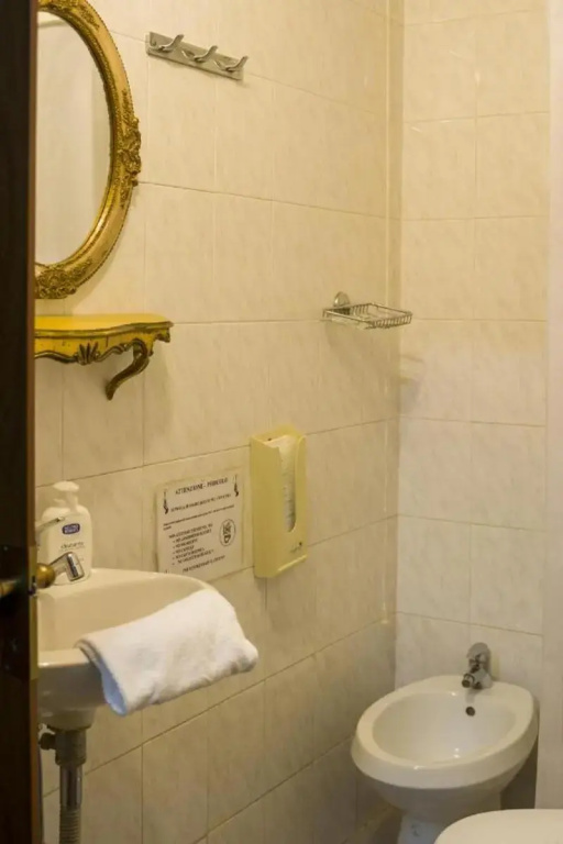 Double room (full double bed)