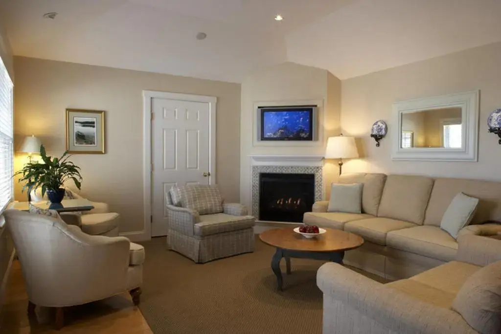 Deluxe Double Suite (full double bed)