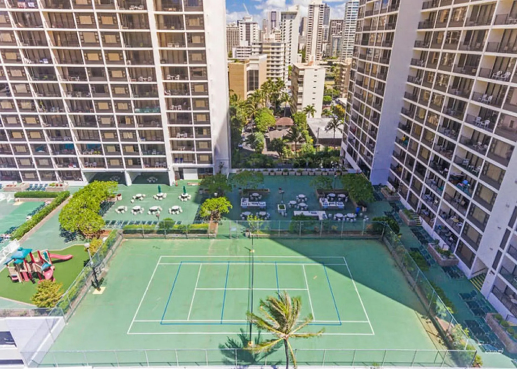 Waikiki Banyan - Ocean View Tower 1 Suite 2214