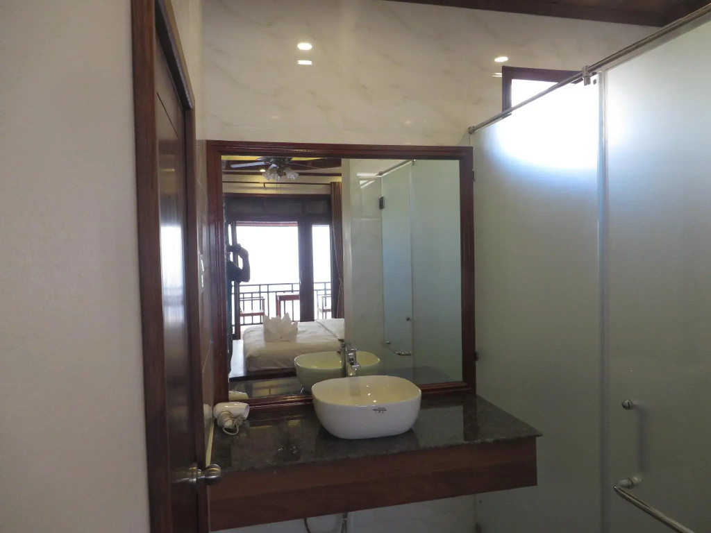 Deluxe Double room with balcony (full double bed)