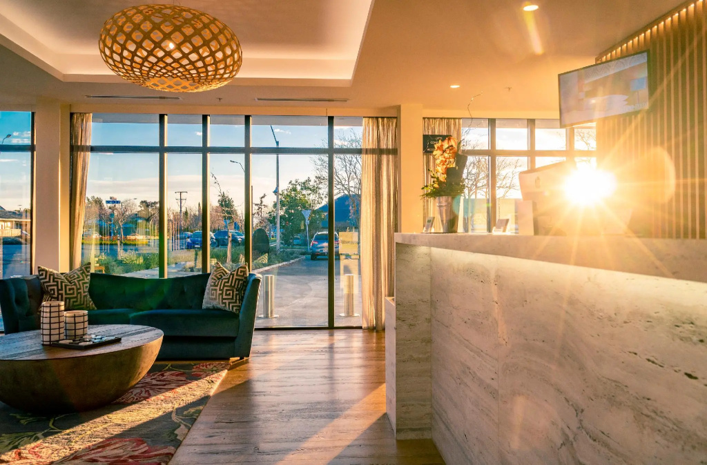 Lobby & Reception