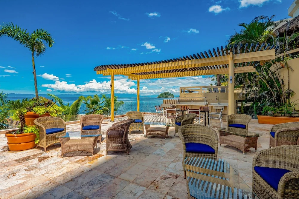 4th-floor Oceanfront Condo With Balcony, Outdoor Pool, Ocean Views & AC