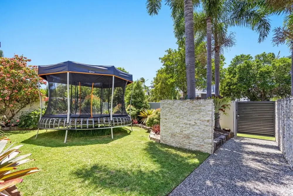Amazing Canal House With Private Jetty, Gym & Pool