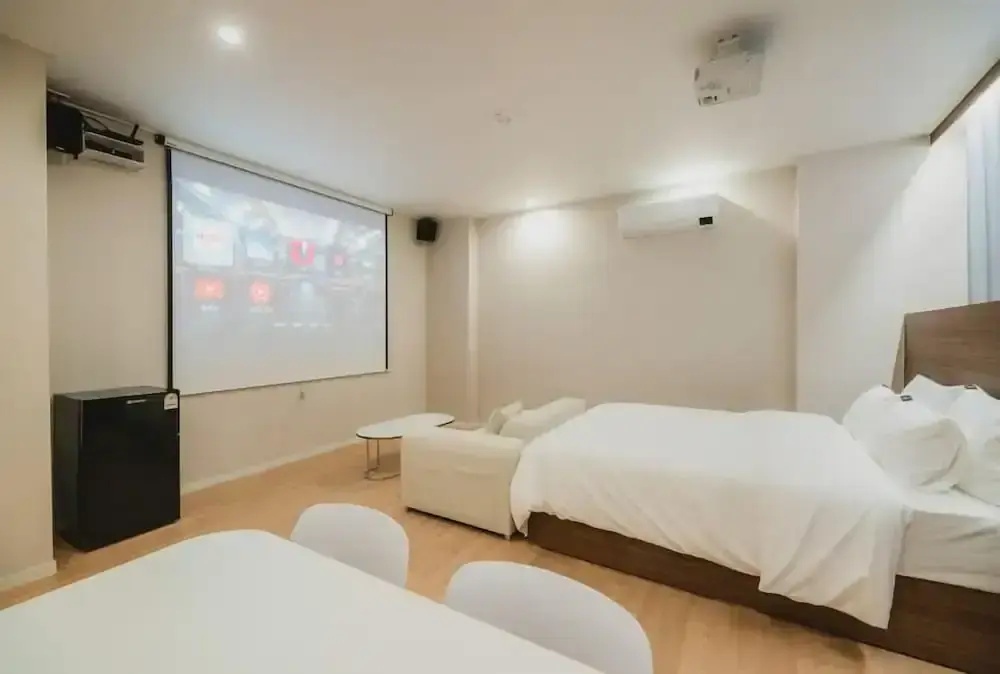 Economy Studio
