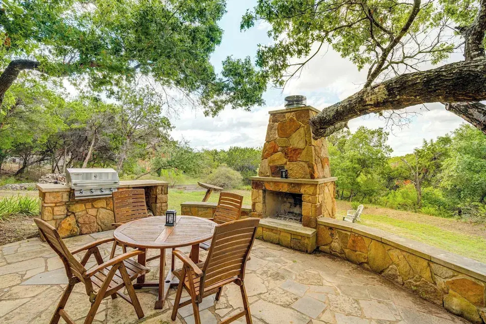 Scenic View! Lake Travis Cabin Near Wedding Venues