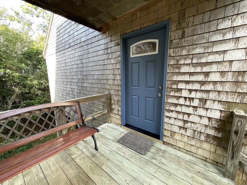 Will's Hideaway 3 Bedroom Cottage by RedAwning