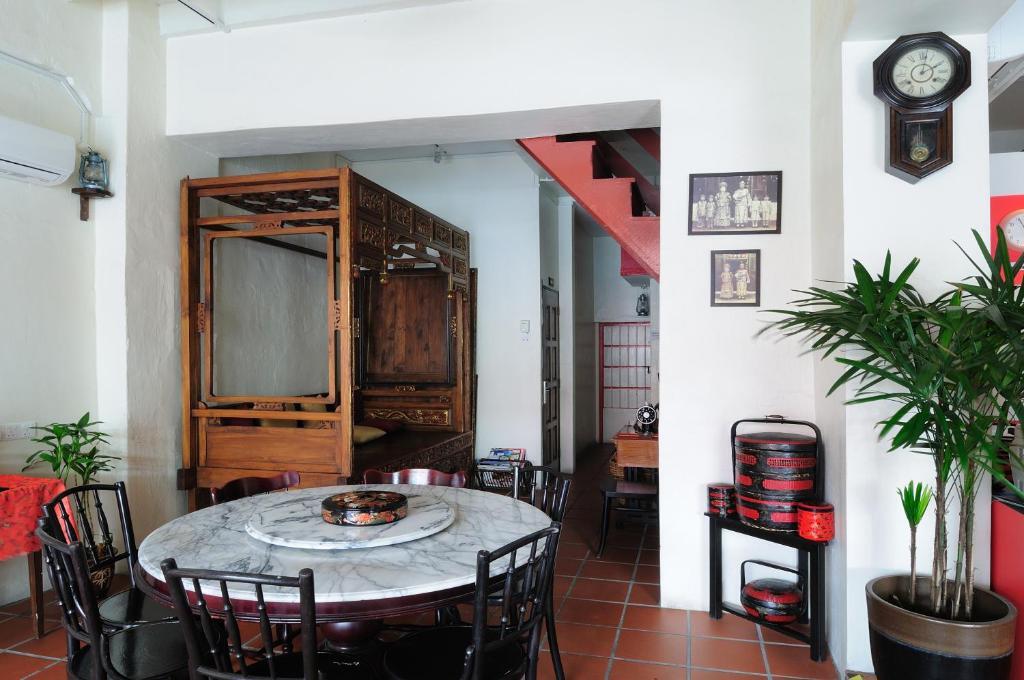 Red Inn Court