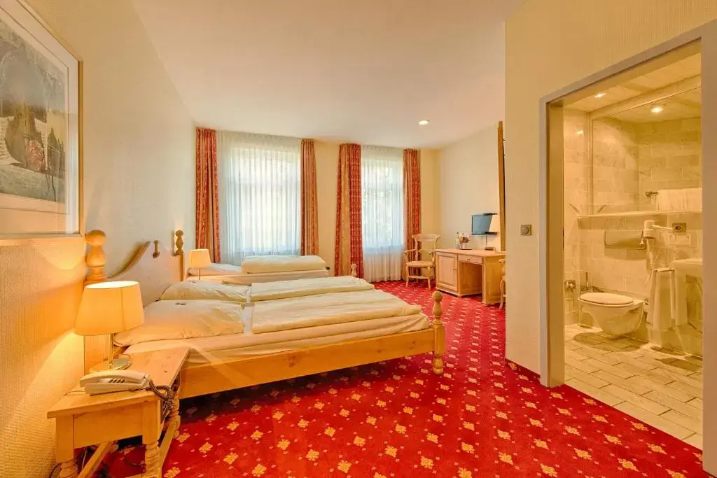 Standard Triple room